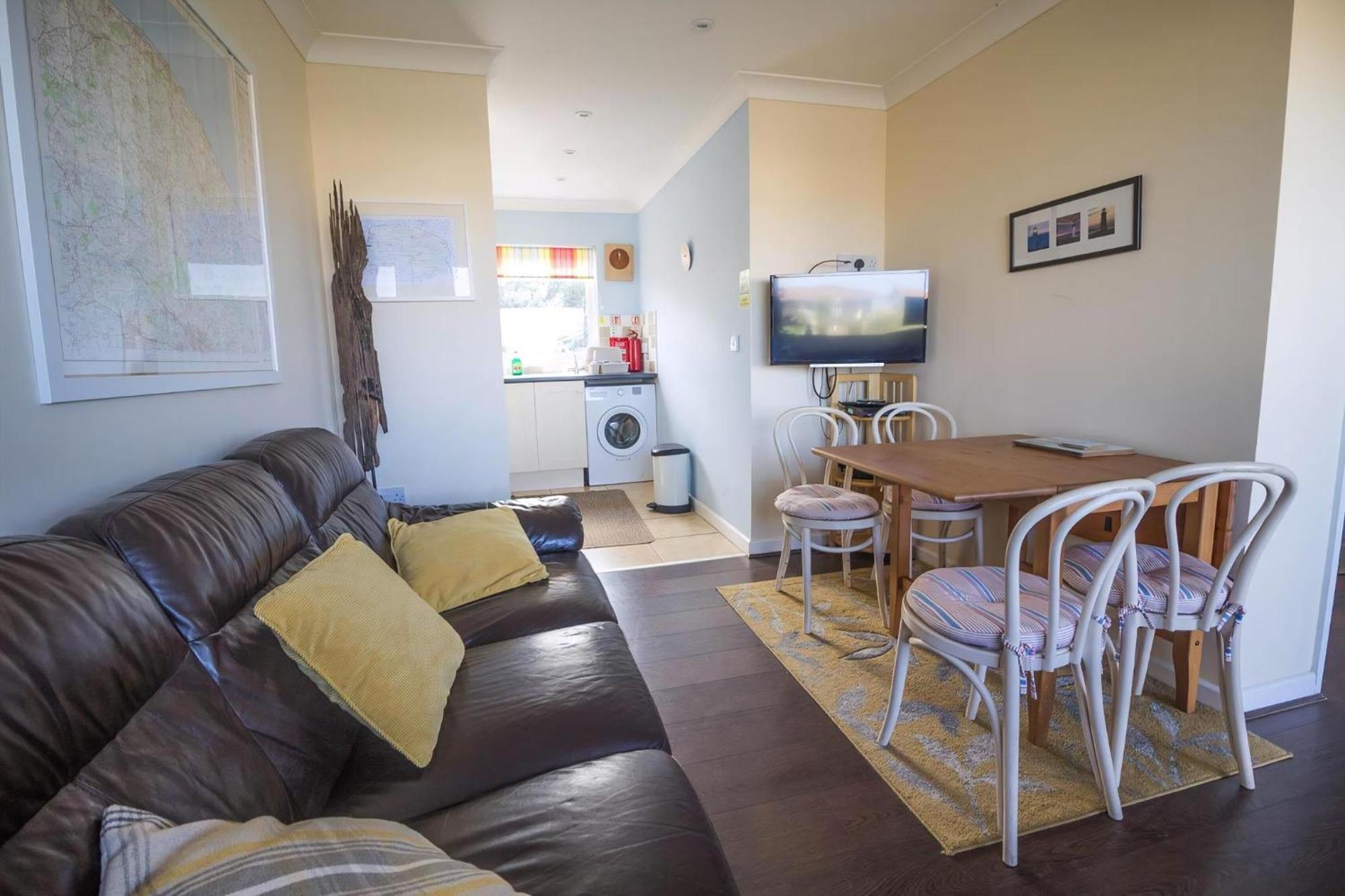 Chalet For Hire At Rainbows End Near A Beautiful Norfolk Beach Ref 31039R Bacton  Eksteriør billede