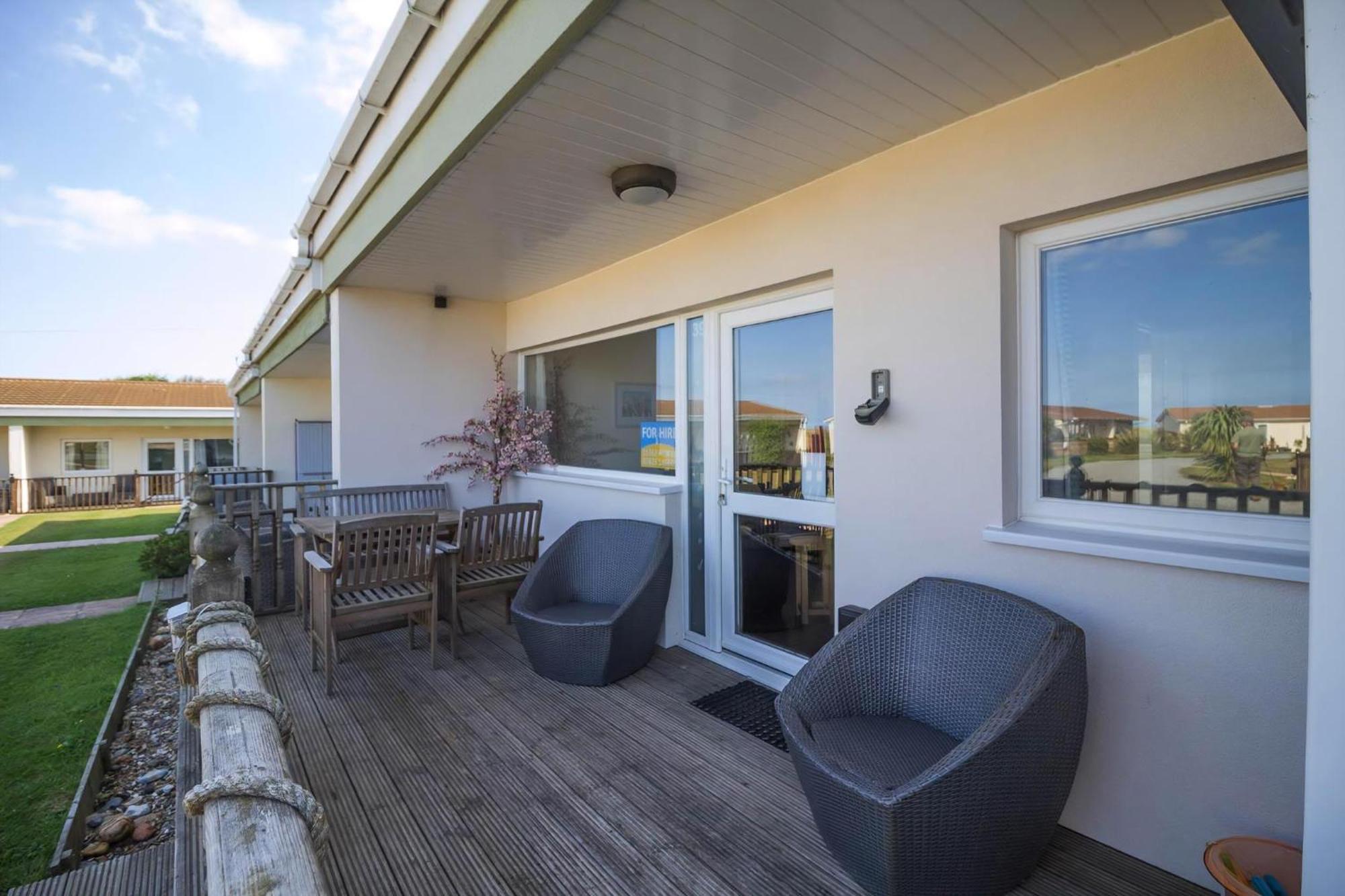 Chalet For Hire At Rainbows End Near A Beautiful Norfolk Beach Ref 31039R Bacton  Eksteriør billede