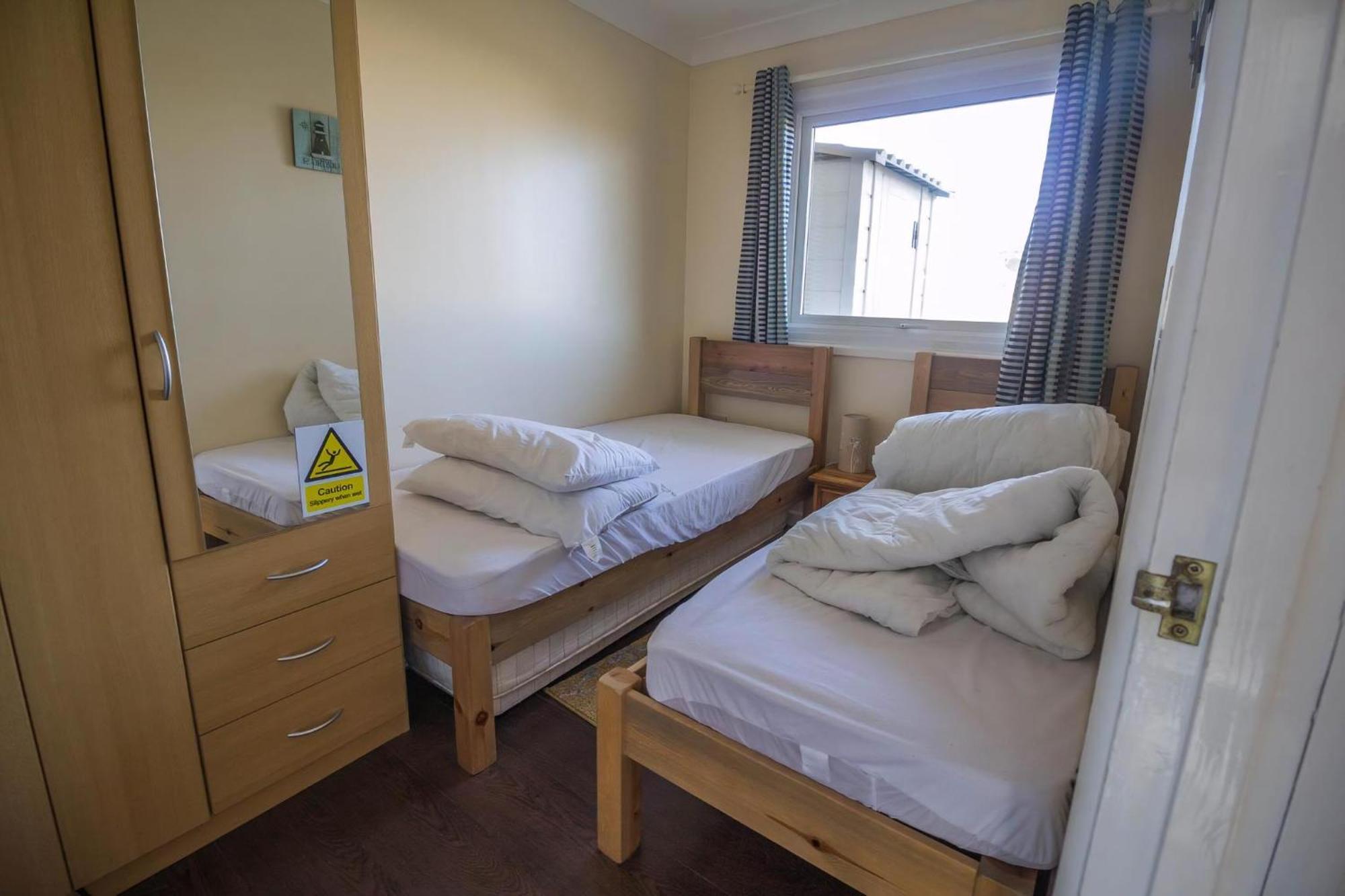 Chalet For Hire At Rainbows End Near A Beautiful Norfolk Beach Ref 31039R Bacton  Eksteriør billede